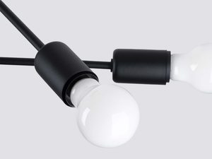 Miniaturka 3 - Zbliżenie na czarne metalowe oprawki z mlecznymi żarówkami