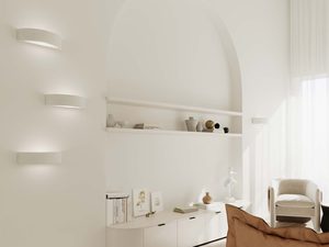 Miniaturka 6 - Kinkiety ścienne białe ceramiczne oświetlające ścianę salonu