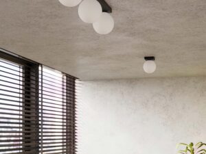 Miniaturka 10 - Czarna lampa sufitowa z mlecznymi kulami na betonowym suficie