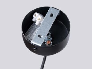 Miniaturka 8 - Wnętrze okrągłej podstawy sufitowej lampy czarnej z uchwytem montażowym