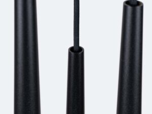 Miniaturka 8 - Górna część trzech stożkowych kloszy lampy czarnej z przewodami detal zbliżenie