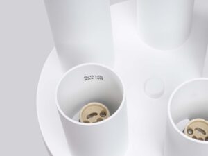 Miniaturka 3 - Detal cylindrycznych tub białego plafonu sufitowego czteropunktowego