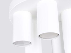 Miniaturka 6 - Cylindryczne tuby białego plafonu czteropunktowego z bliska
