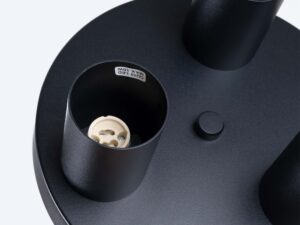 Miniaturka 3 - Detal świecących tub czarnego plafonu sufitowego LED