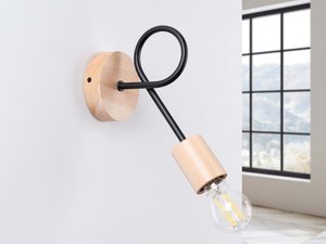 Miniaturka 2 - Drewniany kinkiet z pętlą metalową w aranżacji przy oknie