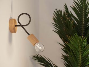 Miniaturka 12 - Kinkiet ścienny z drewnianą rozetą i czarnym ramieniem w aranżacji