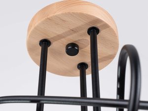 Miniaturka 7 - Drewniana rozeta sufitowa z czarnymi metalowymi prętami mocującymi