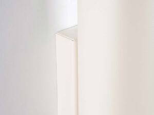 Miniaturka 4 - Górna część kinkietu kremowego z metalowym elementem mocującym