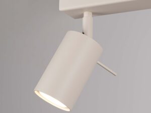 Miniaturka 4 - Detal białego cylindrycznego reflektora plafonu świecącego ciepłym światłem