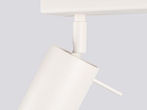 Miniaturka 7 - Detal przegubowego mocowania białego reflektora plafonu trójpunktowego zbliżenie