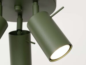 Miniaturka 5 - Detal oliwkowego cylindrycznego reflektora plafonu świecącego ciepłym światłem