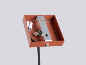 Miniaturka 5 - Wnętrze kwadratowej podsufitki lampy wiszącej ceglastej z okablowaniem