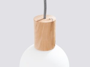 Miniaturka 5 - Detal drewnianej oprawki kinkieta z plecionym przewodem i usłojeniem