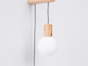 Miniaturka 8 - Kinkiet drewniany bukowy z białą kulą na szarym tle