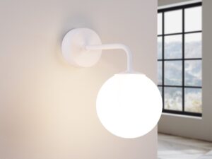 Miniaturka 8 - Kinkiet biały z kulą świecącą w aranżacji przy oknie ciepłe światło