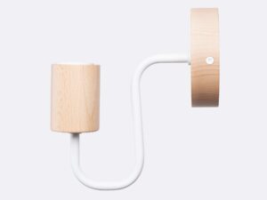 Miniaturka 4 - Kinkiet z drewnianą oprawką i białym ramieniem bez żarówki na szarym tle