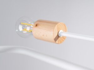 Miniaturka 6 - Drewniana oprawka lampy sufitowej z żarówką filamentową LED zbliżenie