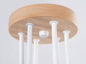 Miniaturka 6 - Drewniana oprawka lampy sufitowej z żarówką filamentową LED zbliżenie