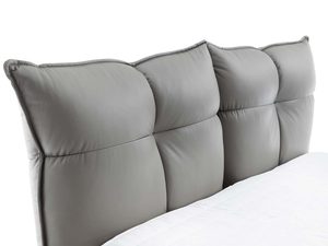 Miniaturka 5 - Łóżko szare tapicerowane detal zagłówka z poduszkami zbliżenie