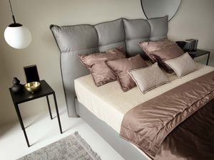 Miniaturka 8 - Szare łóżko tapicerowane detal miękkiego zagłówka w aranżacji