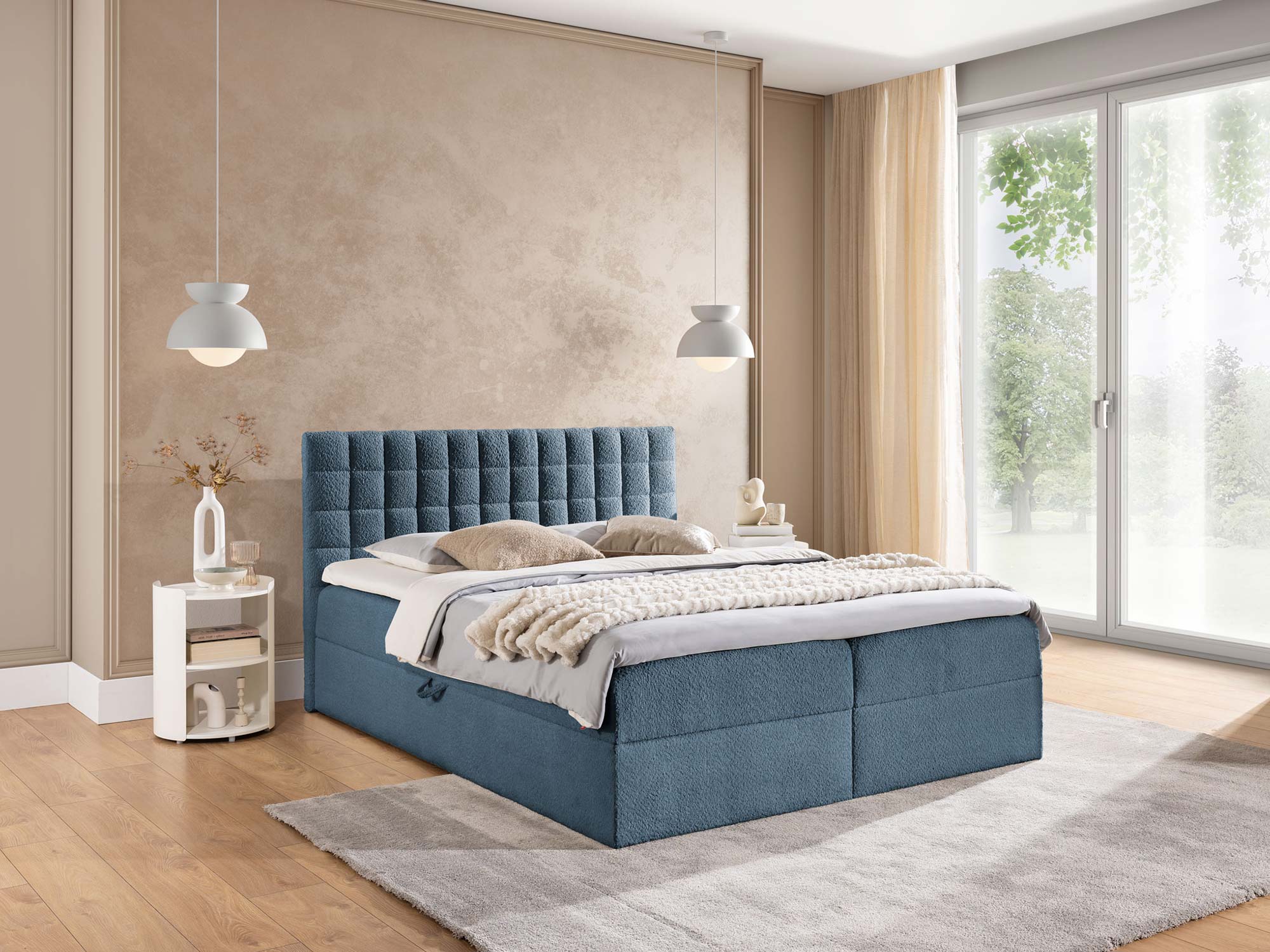 Niebieskie łóżko tapicerowane z pikowanym oparciem