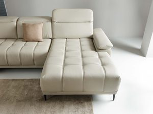 Miniaturka 9 - Narożnik kremowy detal pikowanego szezlonga i siedziska zbliżenie