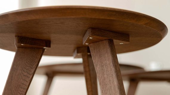 Miniaturka 3 - Klasyczny nowoczesny dębowy stolik tabacco Basic