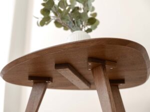 Miniaturka 7 - Spód stolika kawowego dębowego trójkątnego z trzema nogami