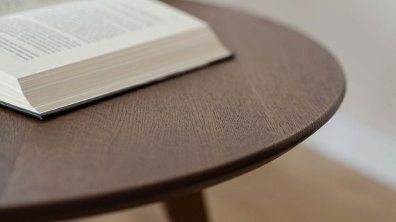 Miniaturka 10 - Klasyczny nowoczesny dębowy stolik tabacco Basic