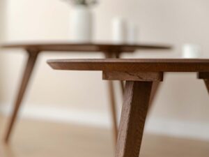 Miniaturka 7 - Detal mocowania nogi do blatu stolika kawowego dębowego