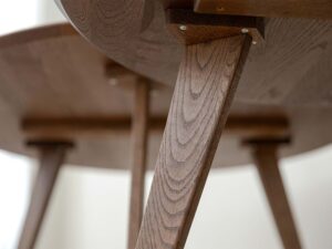 Miniaturka 10 - Spód stolików kawowych dębowych z widocznym mocowaniem nóg