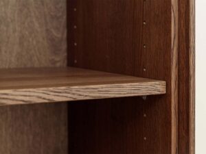 Miniaturka 4 - Detal półki regulowanej komody tabacco z otworami montażowymi zbliżenie