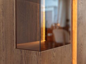 Miniaturka 15 - Witryna tabacco detal przeszklenia z podświetleniem LED i usłojenie drewna