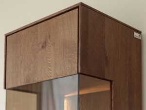 Miniaturka 11 - Górna część witryny tabacco z usłojeniem drewna i przeszkleniem