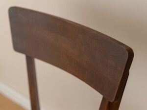 Miniaturka 10 - Detal oparcia krzesła dębowego tabacco widok z góry zbliżenie