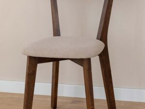 Miniaturka 2 - Krzesło dębowe ciemne z tapicerowanym siedziskiem beżowym widok skośny