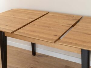 Miniaturka 3 - Stół dębowy z ciemnymi nogami rozkładany z rozsuniętymi blatami usłojenie