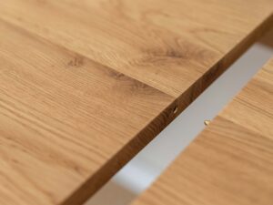 Miniaturka 4 - Detal mechanizmu stołu dębowego z prowadnicą rozkładania usłojenie