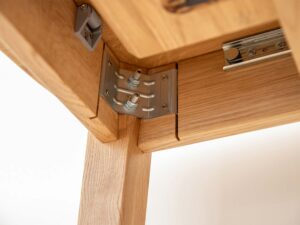 Miniaturka 3 - Mocowanie nogi do blatu stołu dębowego jasnego z kątownikami metalowymi