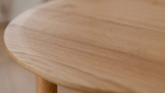 Miniaturka 4 - Klasyczny nowoczesny dębowy stolik 61 cm Asento