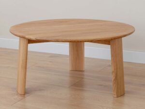 Miniaturka 3 - Stolik kawowy okrągły dębowy 71cm z trzema nogami w aranżacji wnętrza