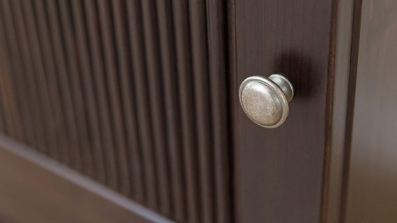 Miniaturka 2 - Klasyczna nowoczesna sosnowa komoda Kalari