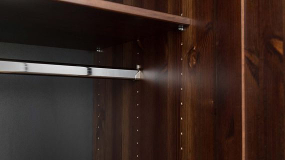 Miniaturka 8 - Sosnowa szafa 70 cm tabacco 2-drzwiowa Kalari