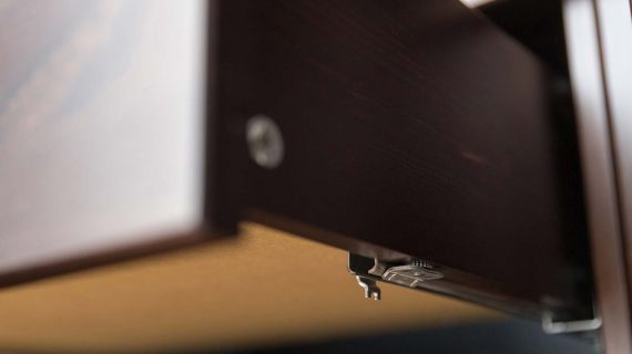 Miniaturka 3 - Sosnowa nowoczesna szafa 70 cm 3 szuflady Kalari