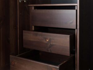 Miniaturka 4 - Wnętrze wkładu z trzema otwartymi szufladami drewnianymi ciemnobrązowymi