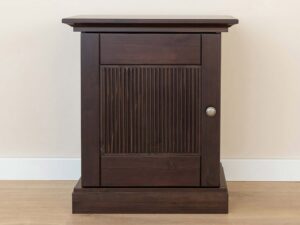 Miniaturka 2 - Lewa szafka nocna drewniana ciemnobrązowa z ryflowanym frontem widok pod kątem