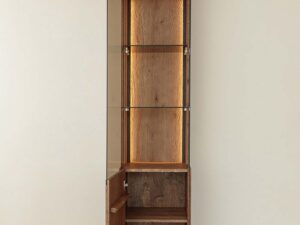 Miniaturka 3 - Witryna tabacco z otwartymi drzwiami szklanymi i dolną szafką włączone LED