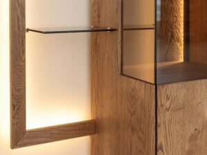 Miniaturka 11 - Detal boczny półek szklanych i przeszklenia witryny wiszącej tabacco