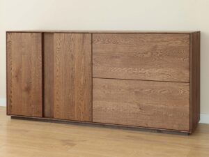 Miniaturka 15 - Komoda tabacco dębowa z drzwiami i szufladami na białym tle