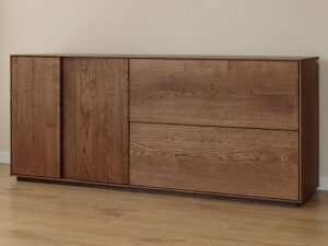 Miniaturka 20 - Komoda tabacco dębowa z drzwiami i szufladami na białym tle